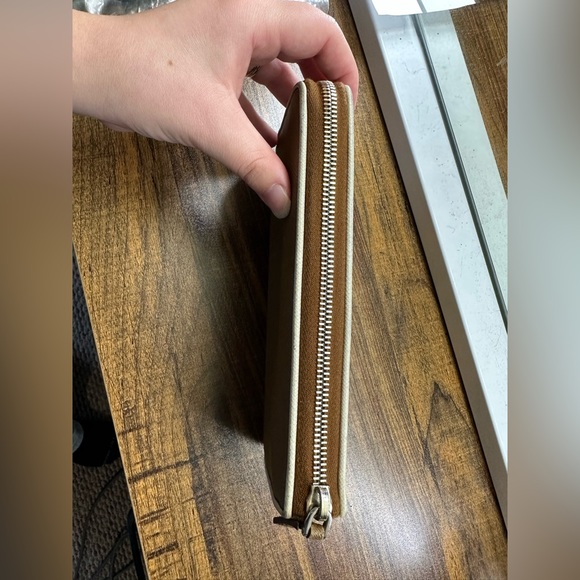 🔥LIMITED TIME SALE🔥Prada Zip Wallet - Picture 10 of 10